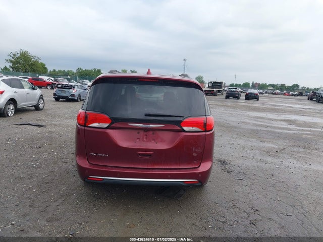 2C4RC1BG5HR703688 Chrysler 2017
