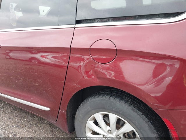 2C4RC1BG5HR703688 Chrysler 2017