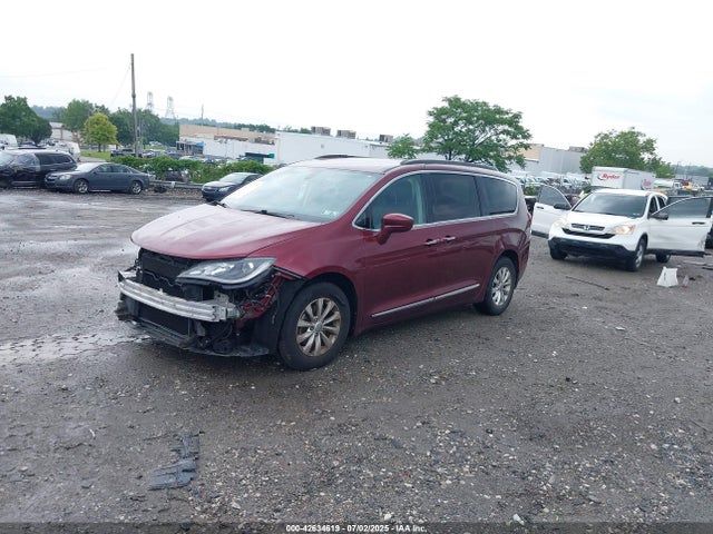 2C4RC1BG5HR703688 Chrysler 2017
