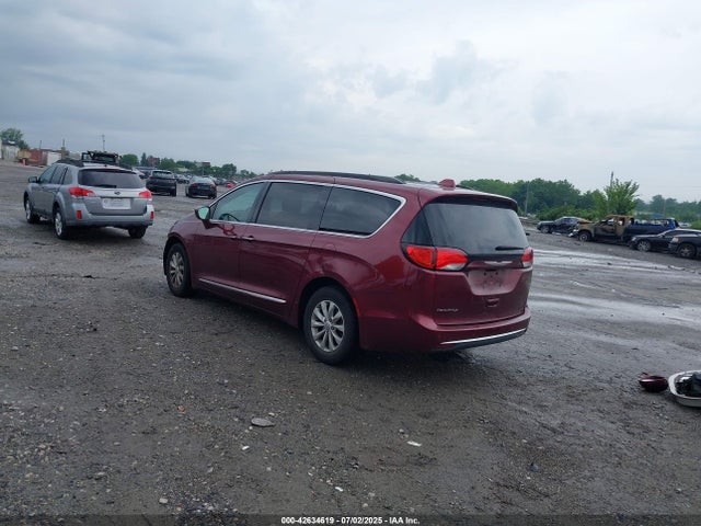 2C4RC1BG5HR703688 Chrysler 2017