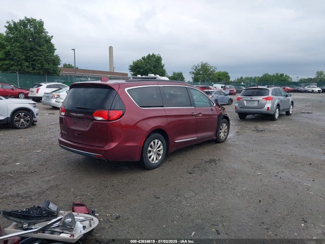 2C4RC1BG5HR703688 Chrysler 2017