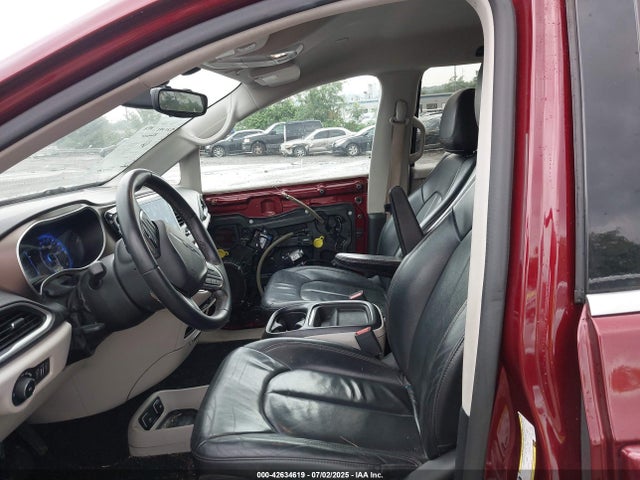 2C4RC1BG5HR703688 Chrysler 2017