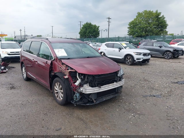 2C4RC1BG5HR703688 Chrysler 2017