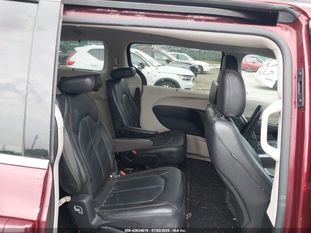2C4RC1BG5HR703688 Chrysler 2017