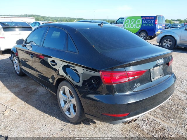 2018 AUDI A3 WAUAUGFF0J1003891 Photo 2