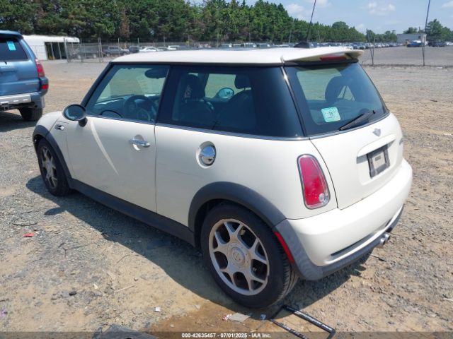 2006 MINI COOPER S WMWRE33596TJ37959 Photo 2