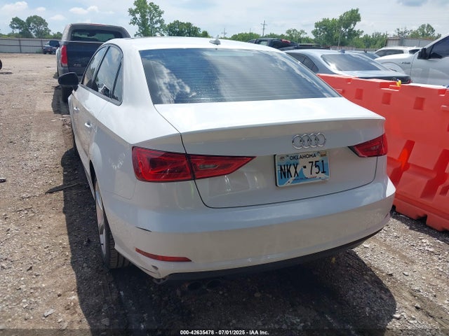 2015 AUDI A3 WAUACGFF6F1120658 Photo 2