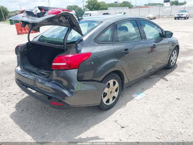 Ford 2016 2016 1FADP3E23GL221020 Image 4