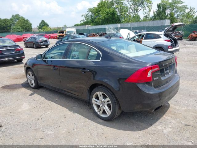 2015 VOLVO S60 YV126MFKXF2351397 Photo 2