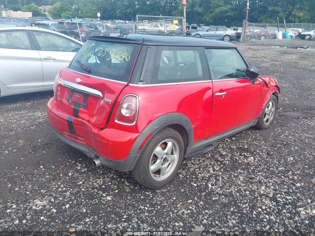 2011 MINI COOPER WMWSU3C50BT098824 Photo 3