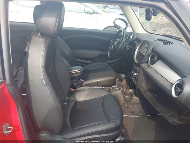 2011 MINI COOPER WMWSU3C50BT098824 Photo 4