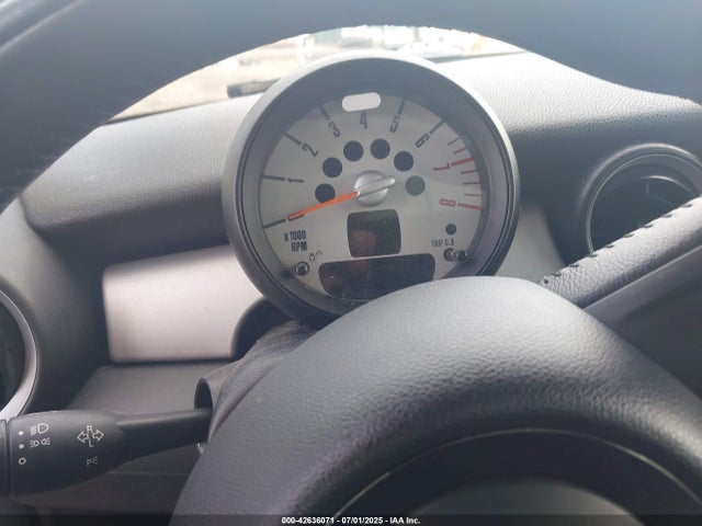 2011 MINI COOPER WMWSU3C50BT098824 Photo 6