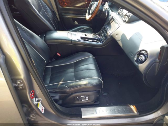 2011 JAGUAR XJ SAJWA2GB8BLV16944 Photo 4