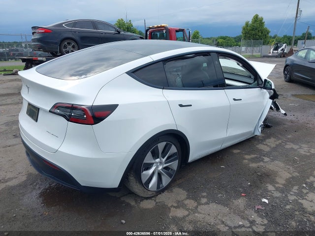 2023 TESLA MODEL Y 7SAYGDEEXPF835144 Photo 3