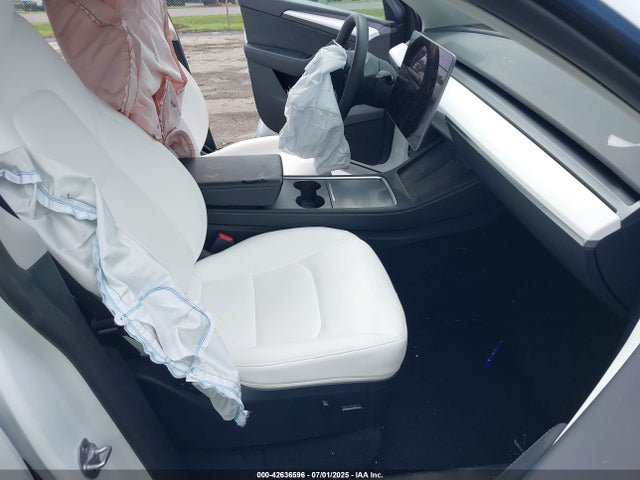 2023 TESLA MODEL Y 7SAYGDEEXPF835144 Photo 4