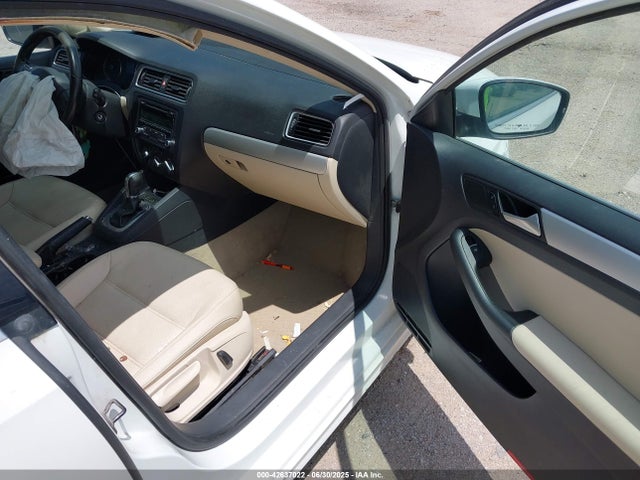 3VWD07AJXEM333132 Volkswagen 2014