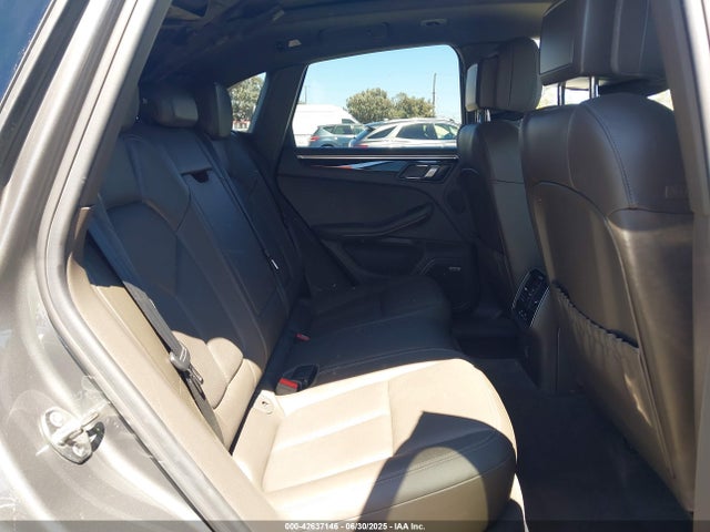 2017 PORSCHE MACAN WP1AB2A5XHLB18747 Photo 7