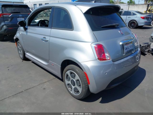 2019 FIAT 500E 3C3CFFGE1KT803264 Photo 2