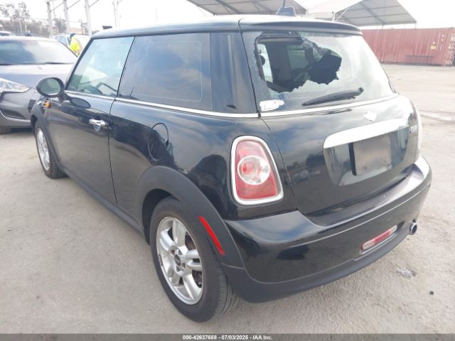 2011 MINI COOPER WMWSU3C50BT098905 Photo 2