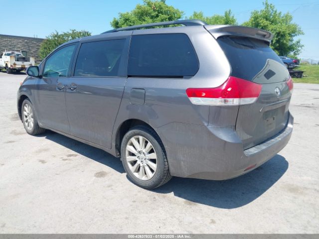 2011 TOYOTA SIENNA 5TDJK3DC2BS002613 Photo 2