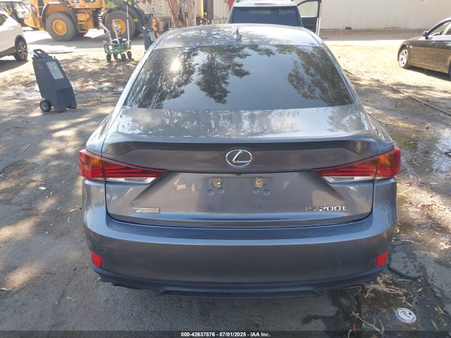 42637876 :رقم المزاد ، JTHBA1D23H5047205 vin ، 2017 Lexus Is 200t مزاد بيع