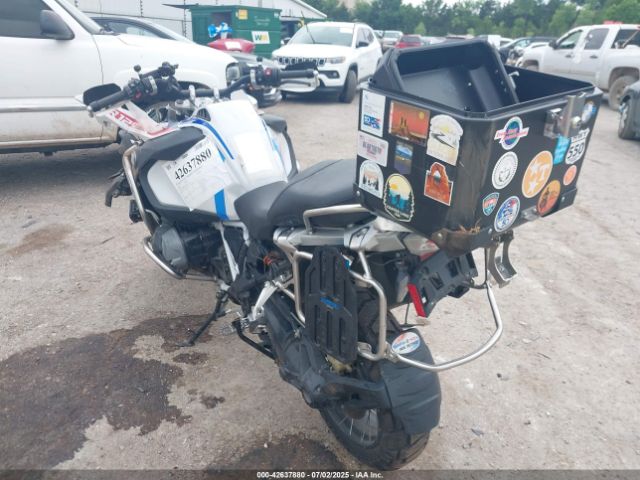 2022 BMW R 1250 WB10M1301N6F95256 Photo 2