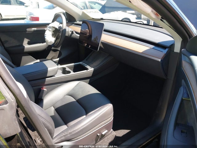2022 TESLA MODEL Y 7SAYGDEE9NF558340 Photo 4