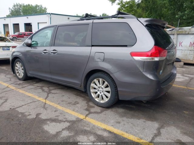 2011 TOYOTA SIENNA 5TDDK3DC9BS005392 Photo 2