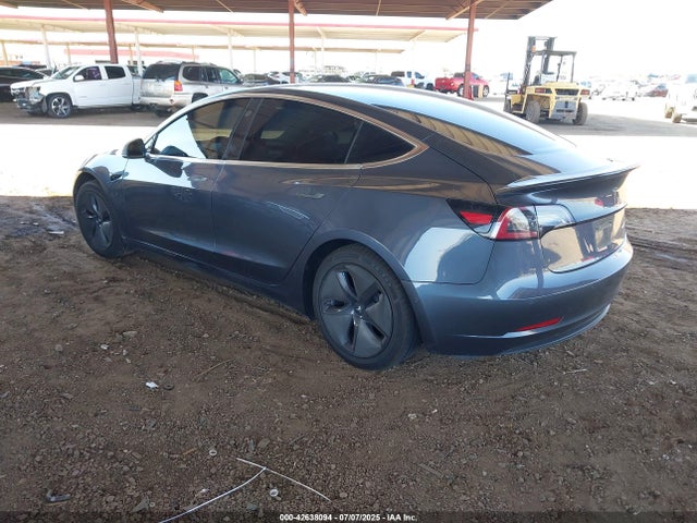 5YJ3E1EB9KF386081 Tesla 2019