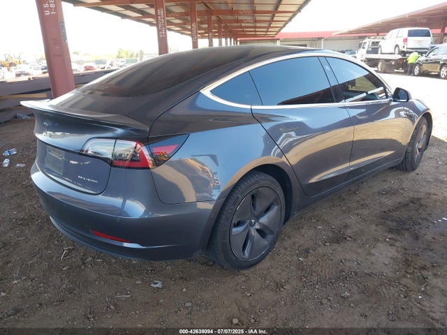 5YJ3E1EB9KF386081 Tesla 2019