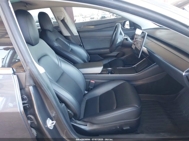 5YJ3E1EB9KF386081 Tesla 2019