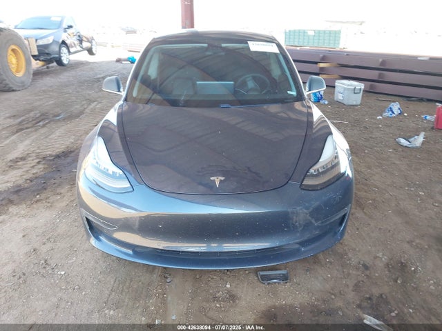 5YJ3E1EB9KF386081 Tesla 2019
