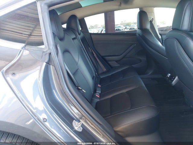 5YJ3E1EB9KF386081 Tesla 2019