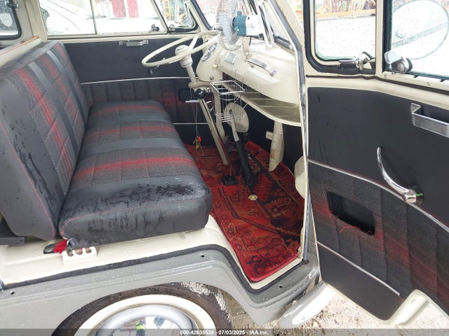 Продажа на аукционе авто 1961 Volkswagen Transporter Van, vin: 37102, номер лота: 42638538