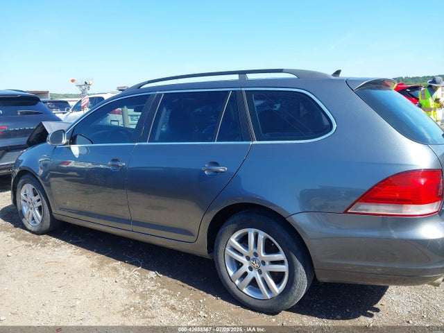 42638567 :رقم المزاد ، 3VWML7AJ6BM717007 vin ، 2011 Volkswagen Jetta Sportwagen 2.0l Tdi مزاد بيع