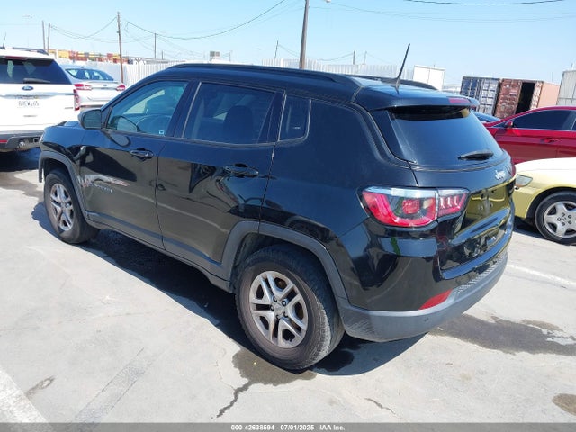 3C4NJCAB1JT411366 Jeep 2018