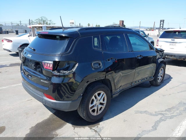3C4NJCAB1JT411366 Jeep 2018
