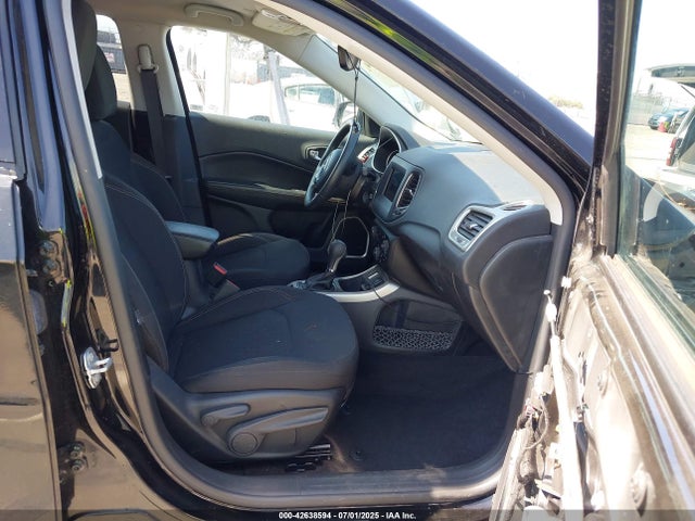 3C4NJCAB1JT411366 Jeep 2018