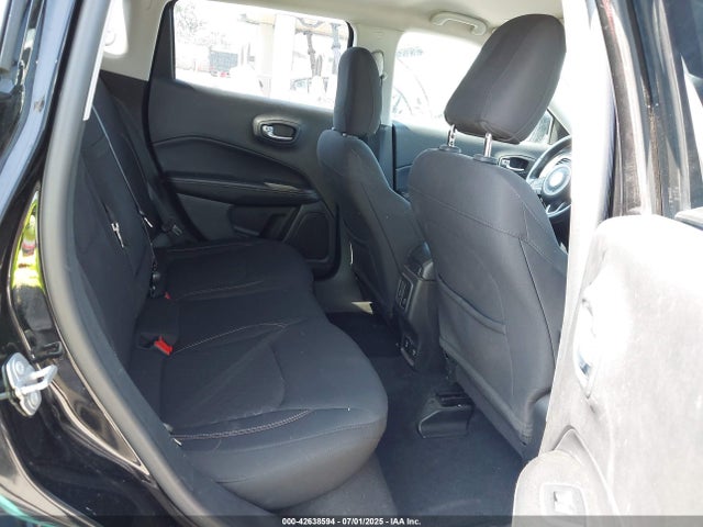 3C4NJCAB1JT411366 Jeep 2018