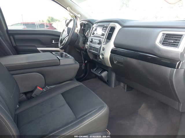 1N6AA1CK3HN557663 Nissan 2017