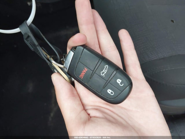 42638843 :رقم المزاد ، 1C3CCCAB4FN607041 vin ، 2015 Chrysler 200 Limited مزاد بيع