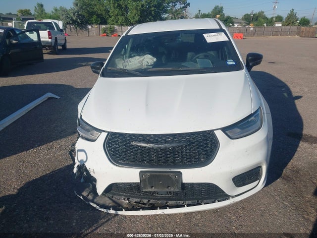 Chrysler Pacifica Hybrid S Appearance Pkg 2024 2C4RC1S71RR109245 Image 13