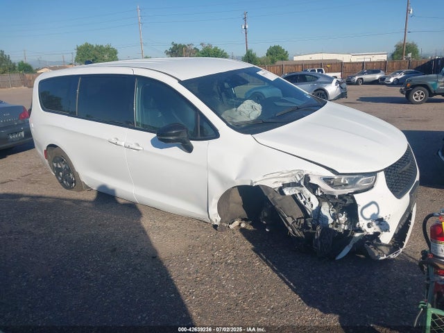 Chrysler Pacifica Hybrid S Appearance Pkg 2024 2C4RC1S71RR109245 Image 14