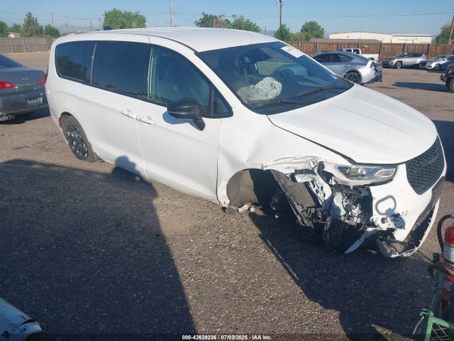 Chrysler Pacifica Hybrid S Appearance Pkg 2024 2C4RC1S71RR109245 Image 6