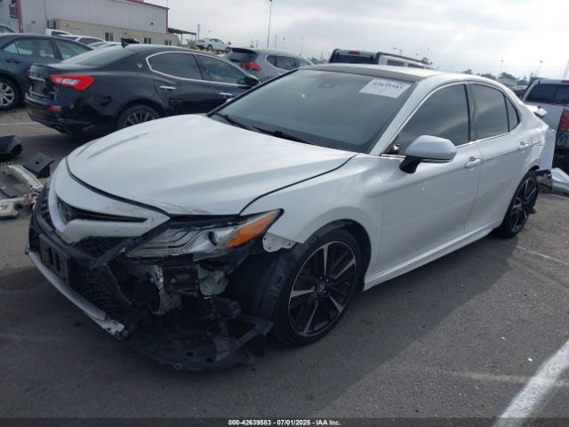 2018 TOYOTA CAMRY 4T1B61HK0JU139652 Photo 1