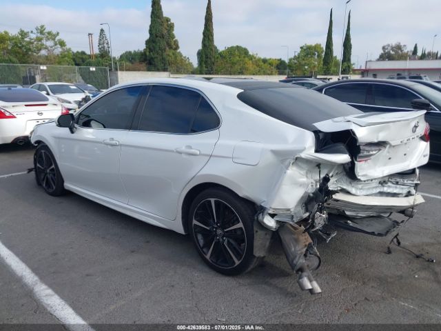 2018 TOYOTA CAMRY 4T1B61HK0JU139652 Photo 2