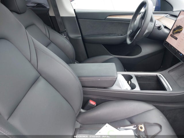 7SAYGAEE4PF757734 Tesla Model Y