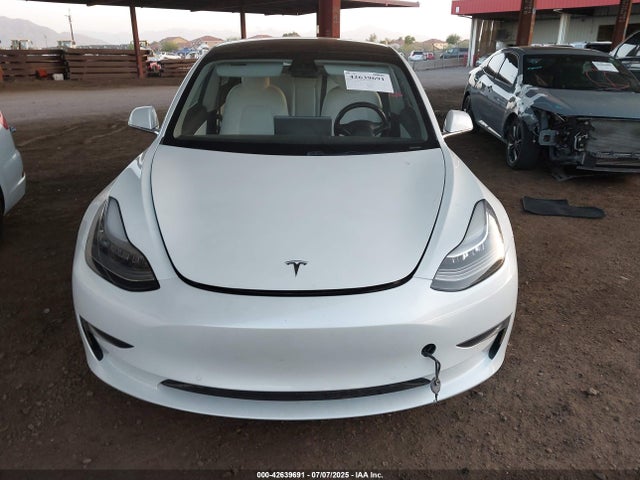 5YJ3E1EA3JF155523 Tesla 2018