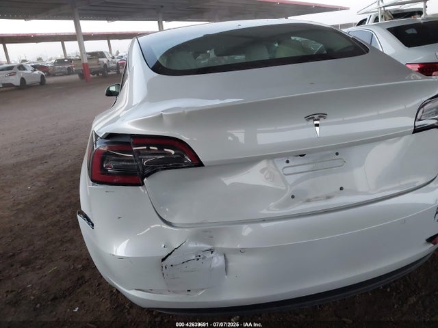 5YJ3E1EA3JF155523 Tesla 2018