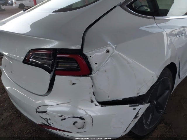 5YJ3E1EA3JF155523 Tesla 2018